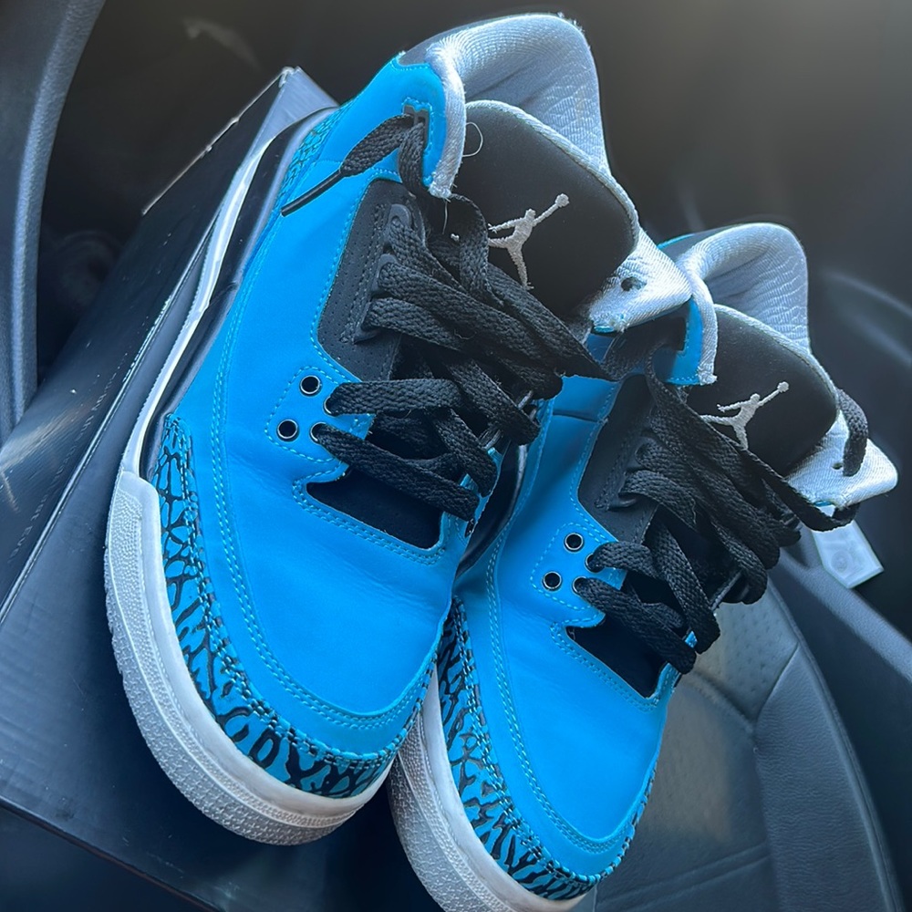 Jordan 3 powder blue (2013) size 6.5y
